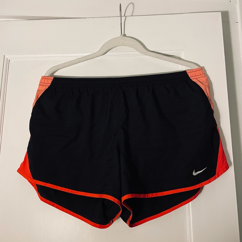 fairy new!!! large nike running shorts!!! 🏃🏻‍♀️